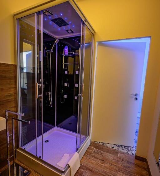 标准间, Little Suite