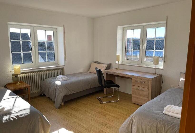 Quarto Triplo Standart, The Gantry