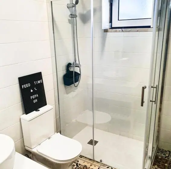 اتاق استاندارد با سرویس بهداشتی مشترک, Pêpa Guesthouse