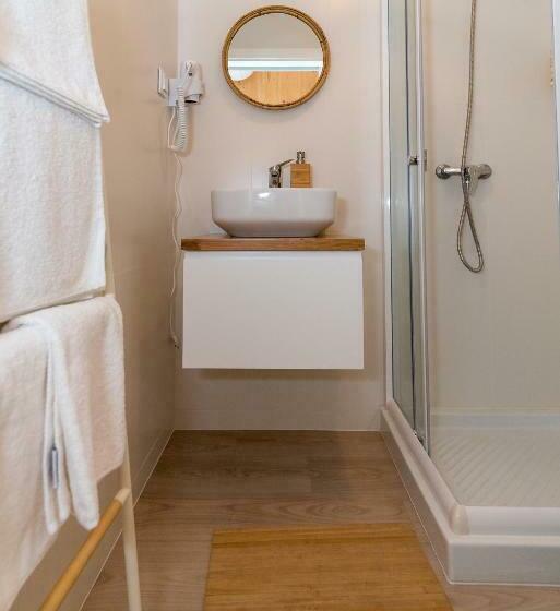 家庭间侧面带海景, We Surf House