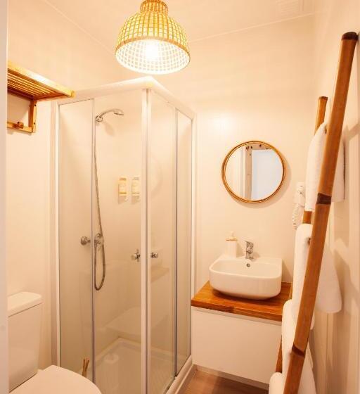 家庭间侧面带海景, We Surf House