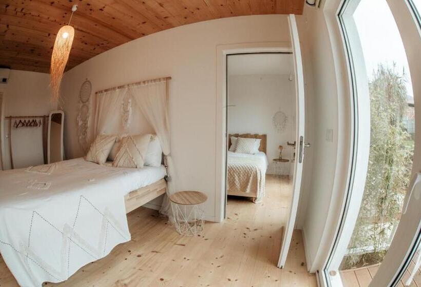 家庭间侧面带海景, We Surf House