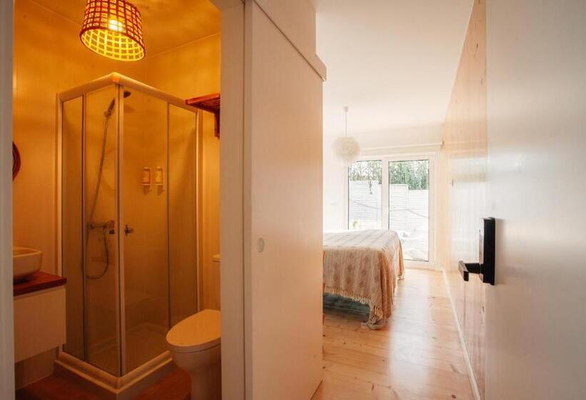 标准房带园景, We Surf House