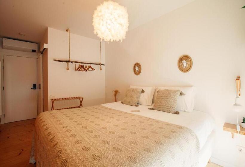 标准房带园景, We Surf House