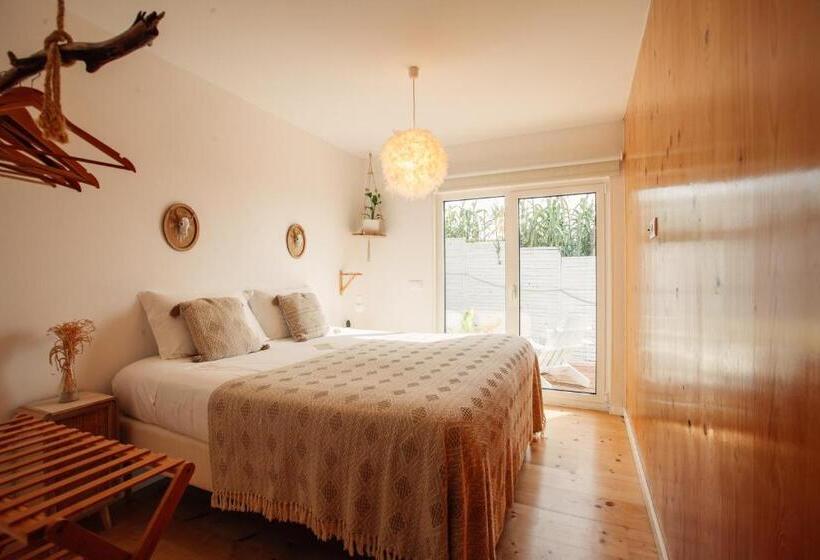 标准房带园景, We Surf House