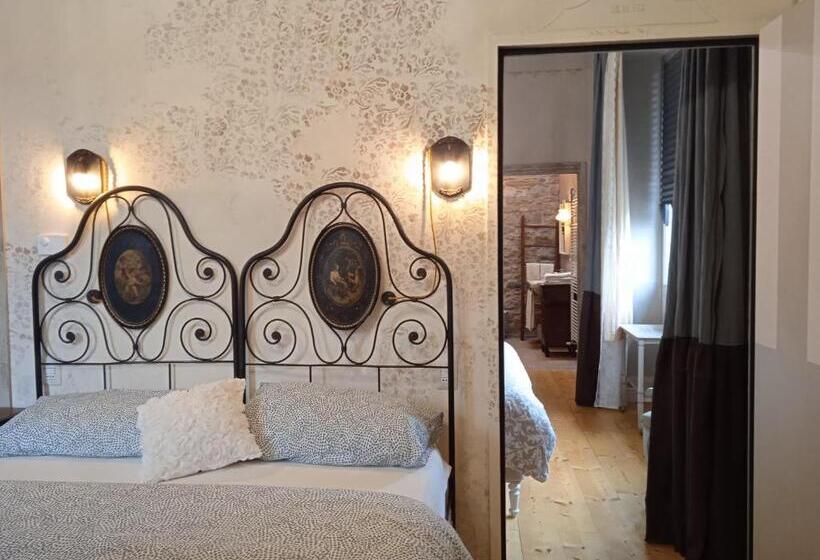 Apartament Rodzinny, Due Principi E Una Fata