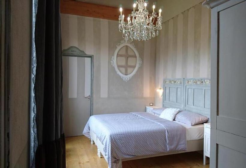 Apartament Rodzinny, Due Principi E Una Fata