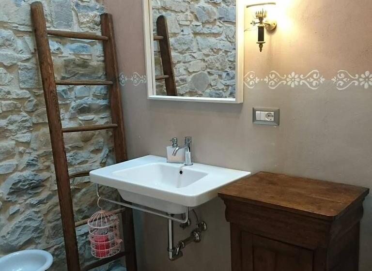 Apartament Rodzinny, Due Principi E Una Fata