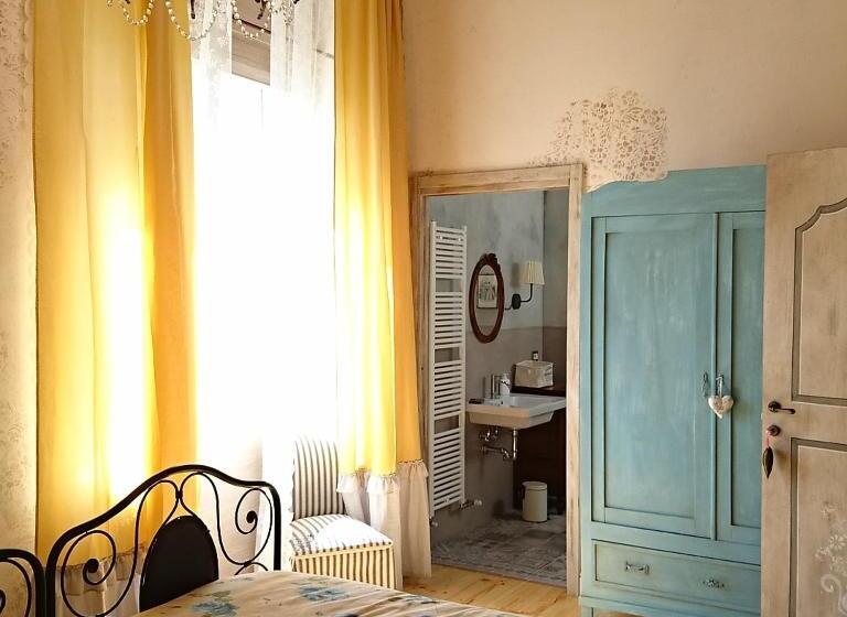 Apartament Rodzinny, Due Principi E Una Fata