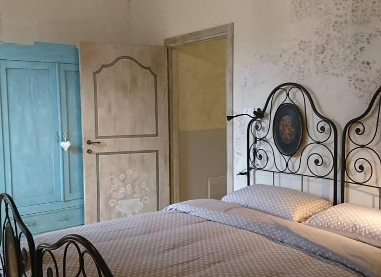 Apartament Rodzinny, Due Principi E Una Fata