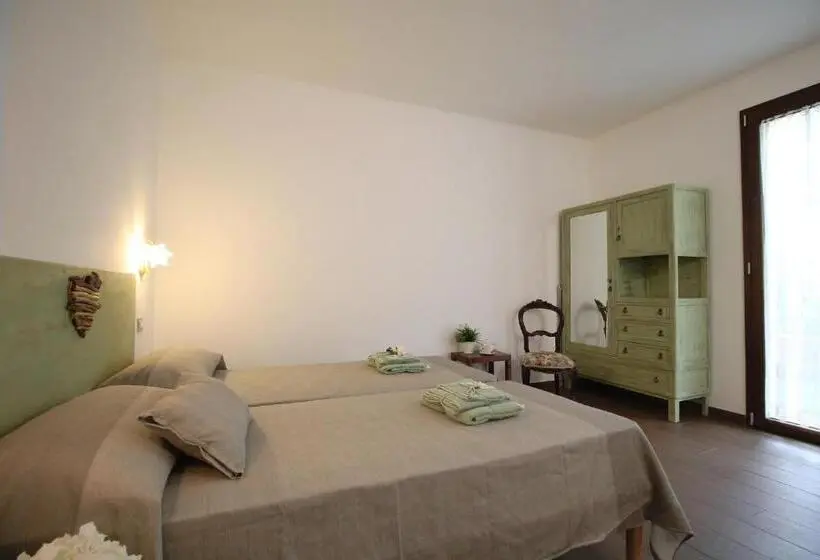 スタンダードルーム, Il Rosale A Celle Ligure