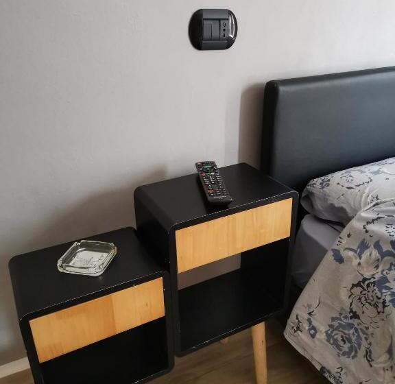 חדר סטנדרט חדר אמבטיה משותף, Aquarium Room Fish And Gastropods