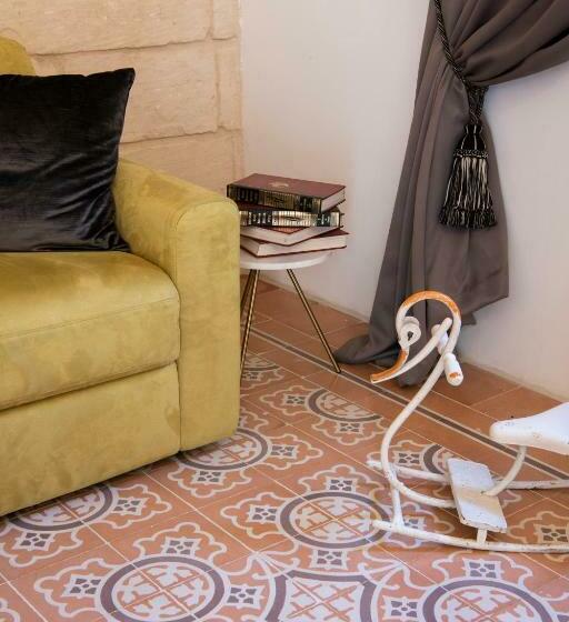 سوییت جونیور با بالکن, 116townhouse