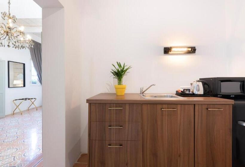 سوییت جونیور با بالکن, 116townhouse