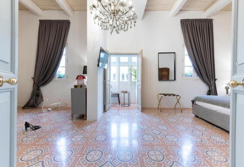 سوییت جونیور با بالکن, 116townhouse