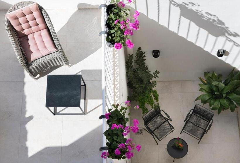 اتاق لوکس با بالکن, 116townhouse