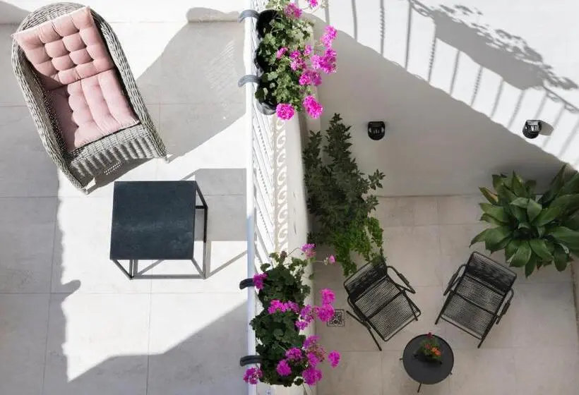 اتاق لوکس با بالکن, 116townhouse