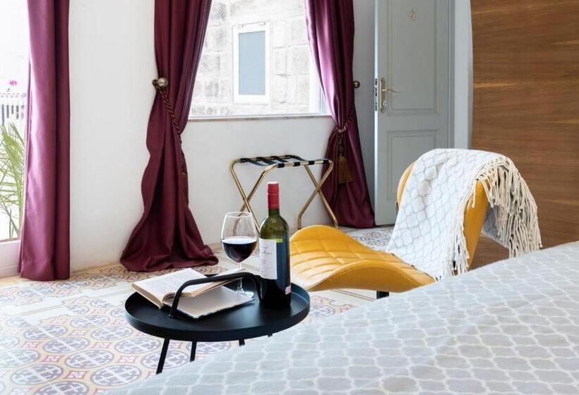 اتاق لوکس با بالکن, 116townhouse