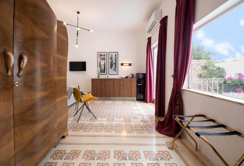 اتاق لوکس با بالکن, 116townhouse