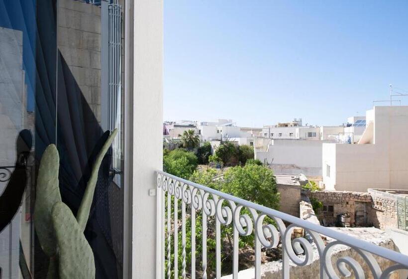 اتاق لوکس با بالکن, 116townhouse