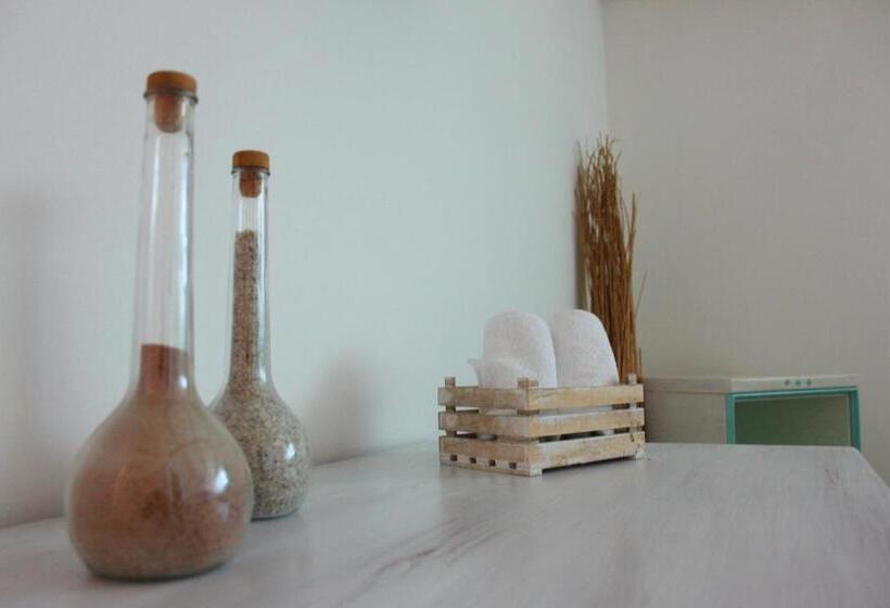 غرفة قياسية, A Casa Di Amici