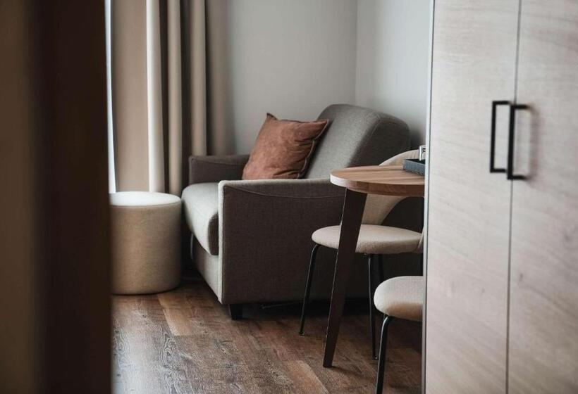 带阳台套房, Guesthouse Karnatsch