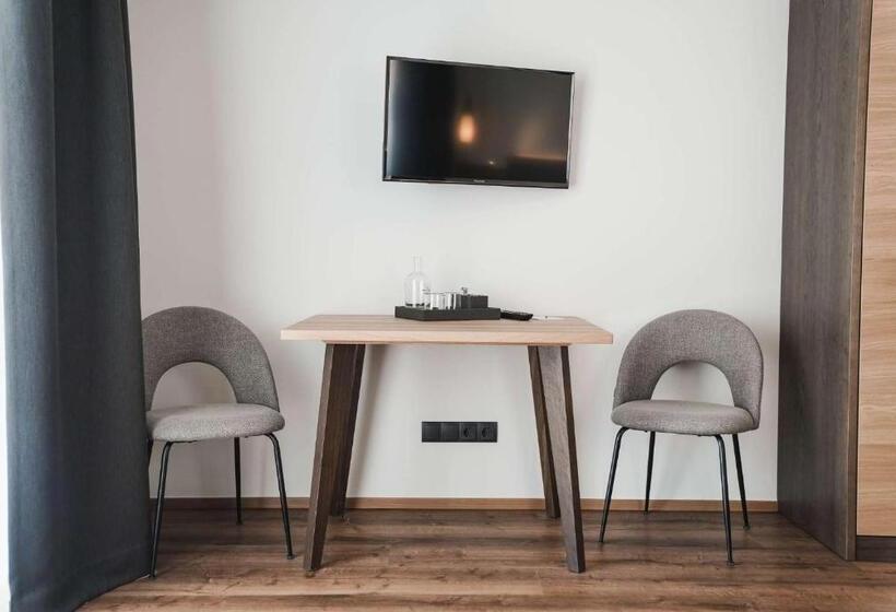 带阳台套房, Guesthouse Karnatsch