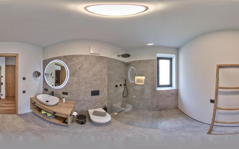 带阳台套房, Guesthouse Karnatsch