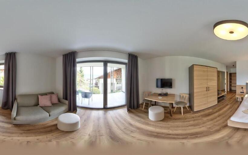 带阳台套房, Guesthouse Karnatsch