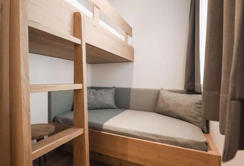 带1个卧室的带阳台的公寓, Guesthouse Karnatsch