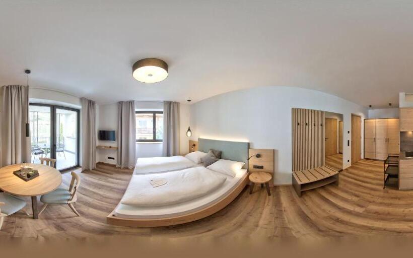 带1个卧室的带阳台的公寓, Guesthouse Karnatsch