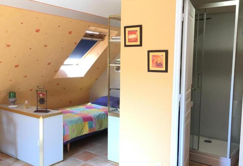 اتاق استاندارد سه تخته با چشم‌انداز باغ, La Ferme De Kérivoas