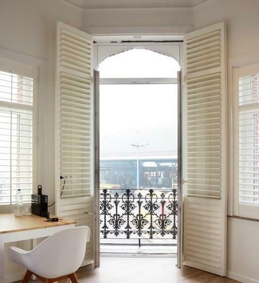 غرفة قياسية مزوَّدة بشُرفة, De Kaai