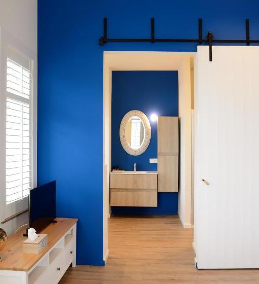 غرفة قياسية مزوَّدة بشُرفة, De Kaai