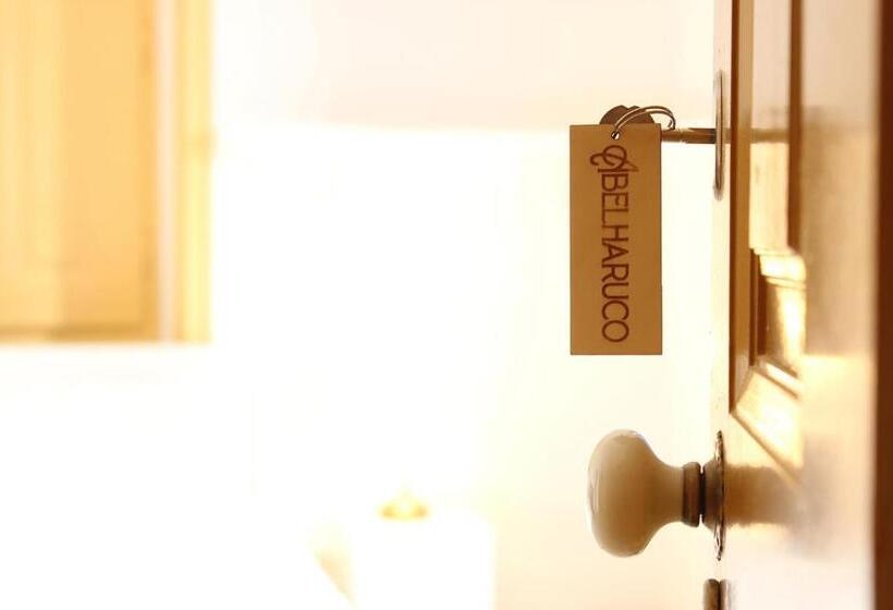 غرفة قياسية ثلاثية, A Casa Da Vila