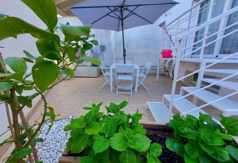 Családi Szoba, Civico 72