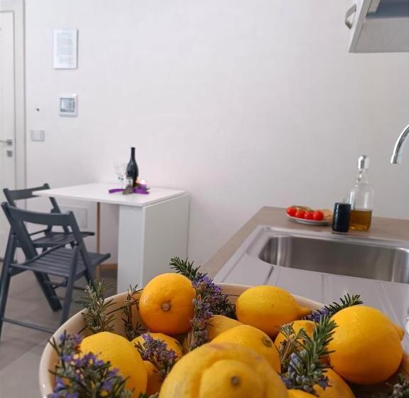 Családi Szoba, Civico 72