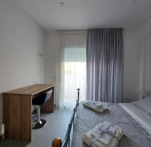 Családi Szoba, Civico 72