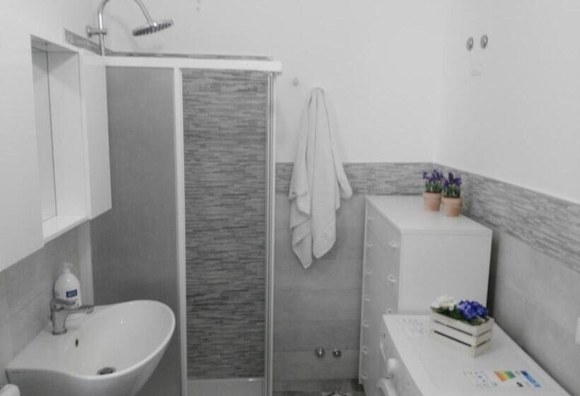 آپارتمان 1 خوابه با بالکن, Quattroquarti Stradivari Home