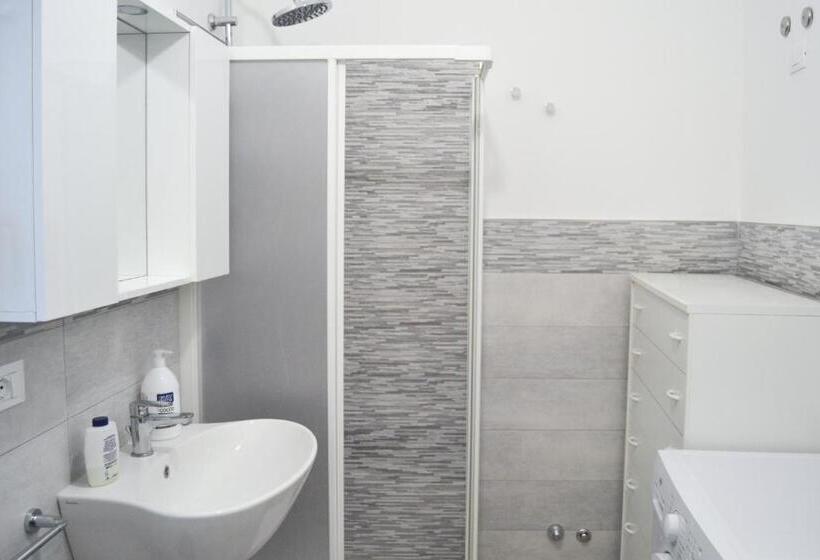 带1个卧室的带阳台的公寓, Quattroquarti Stradivari Home