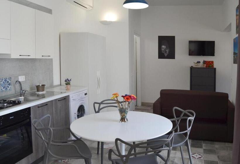 آپارتمان 1 خوابه با تراس, Quattroquarti Stradivari Home