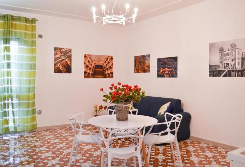 آپارتمان 1 خوابه با بالکن, Quattroquarti Stradivari Home
