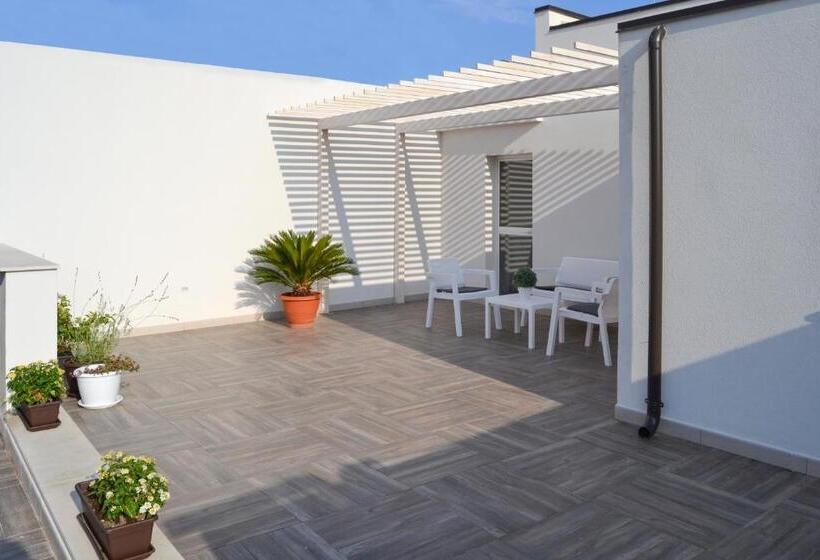 آپارتمان 1 خوابه با تراس, Quattroquarti Stradivari Home