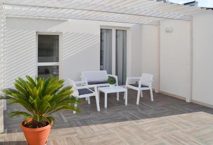 آپارتمان 1 خوابه با تراس, Quattroquarti Stradivari Home