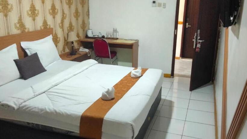 Номер Deluxe, Votel Hotel De Pratnya Kediri