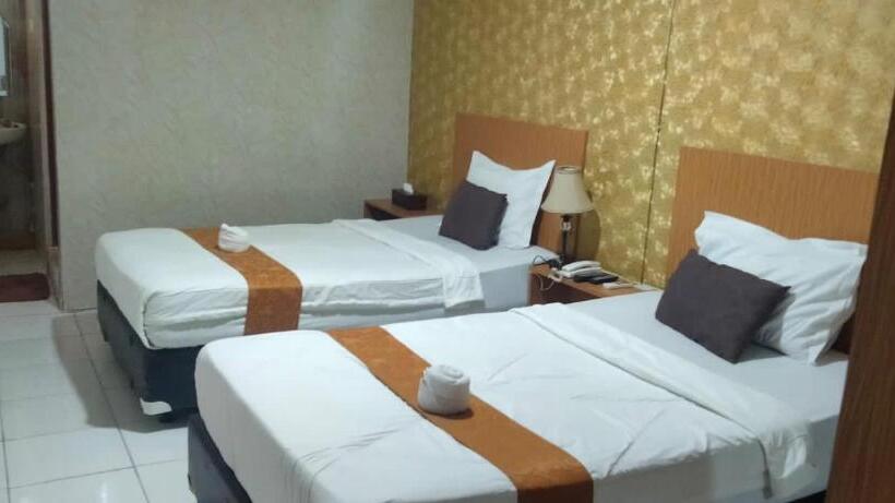 Номер Deluxe, Votel Hotel De Pratnya Kediri
