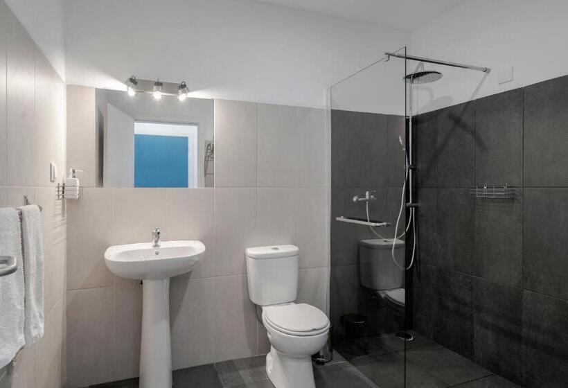 اتاق استاندارد, The Rum Inn