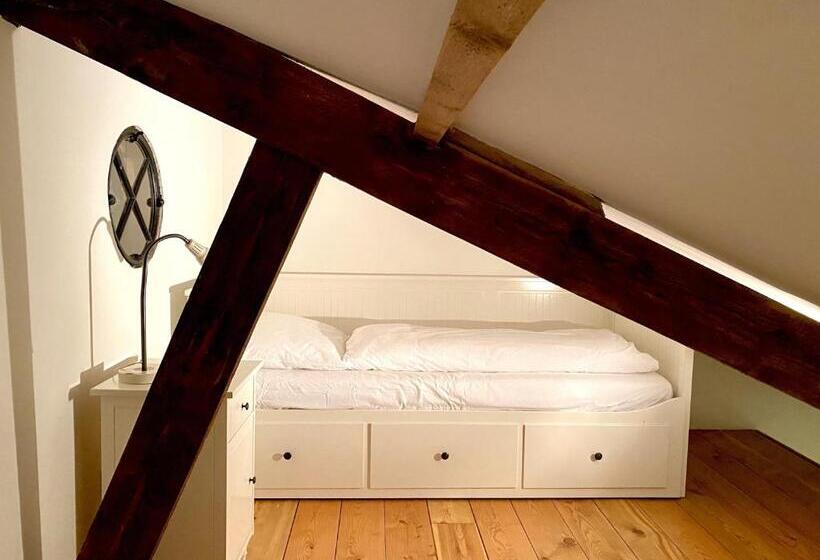 سوییت خانوادگی, B&b De Lage Zwaluw