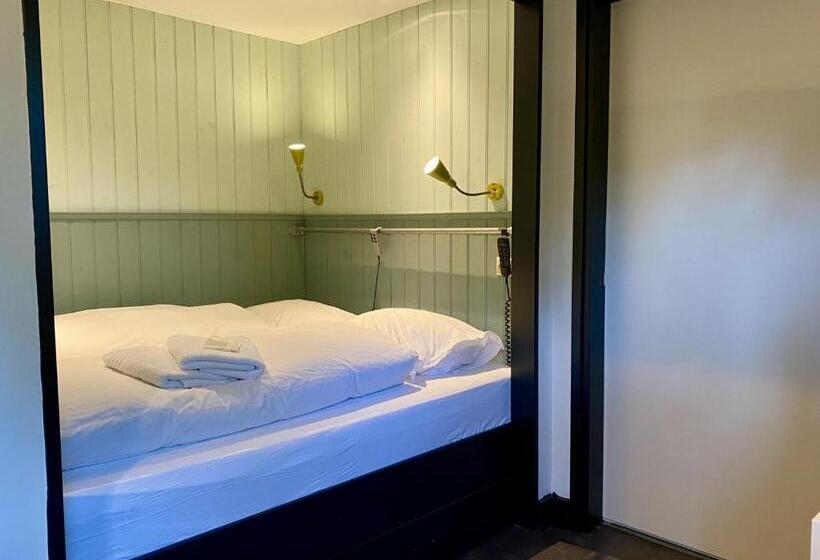 سوییت خانوادگی, B&b De Lage Zwaluw