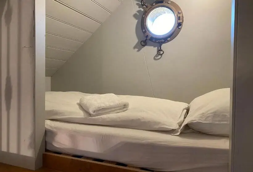 デラックススタジオ, B&b De Lage Zwaluw